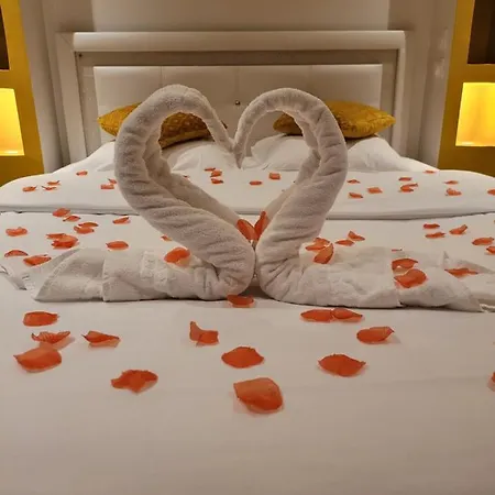 Celyna Avec Jacuzzi Privatif Appartement *